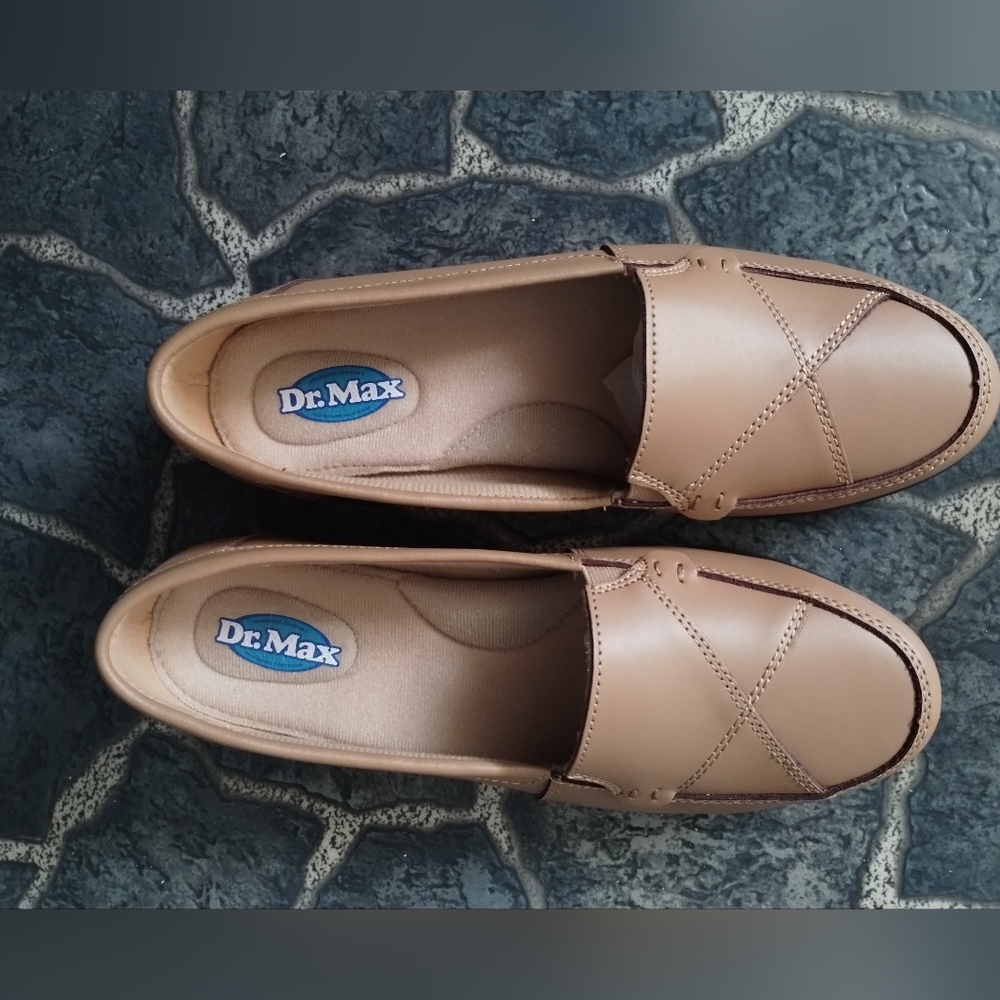 NWT Dr. Max womens loafers